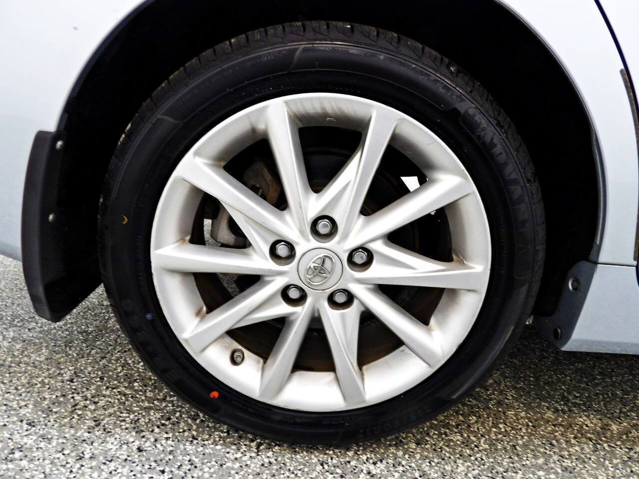 Used 2013 Toyota Prius V Five FWD image 21