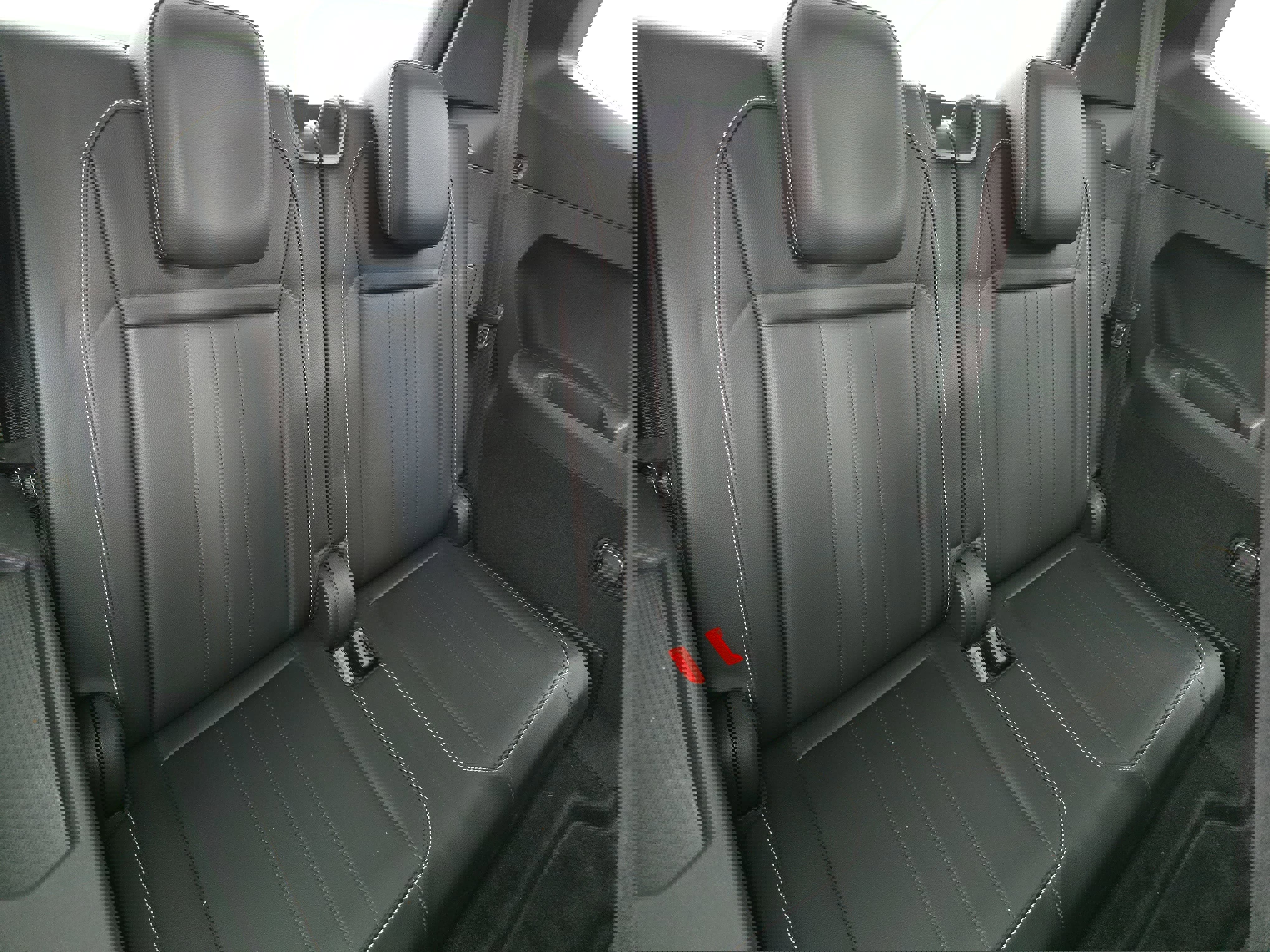 Certified 2024 Volkswagen Tiguan SE R-Line image 12