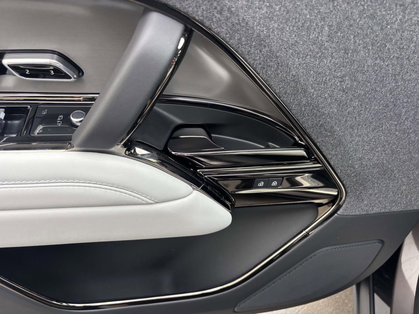 New 2026 Land Rover Range Rover Sport SE image 13