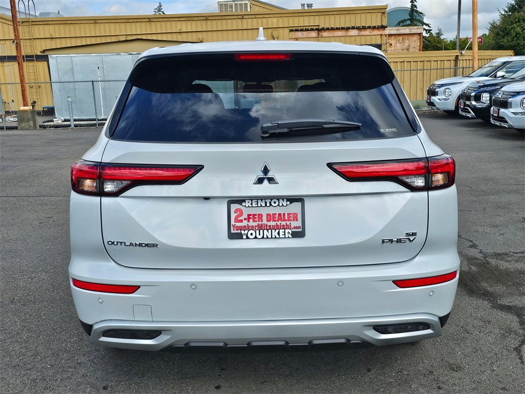 New 2025 Mitsubishi Outlander SE image 6