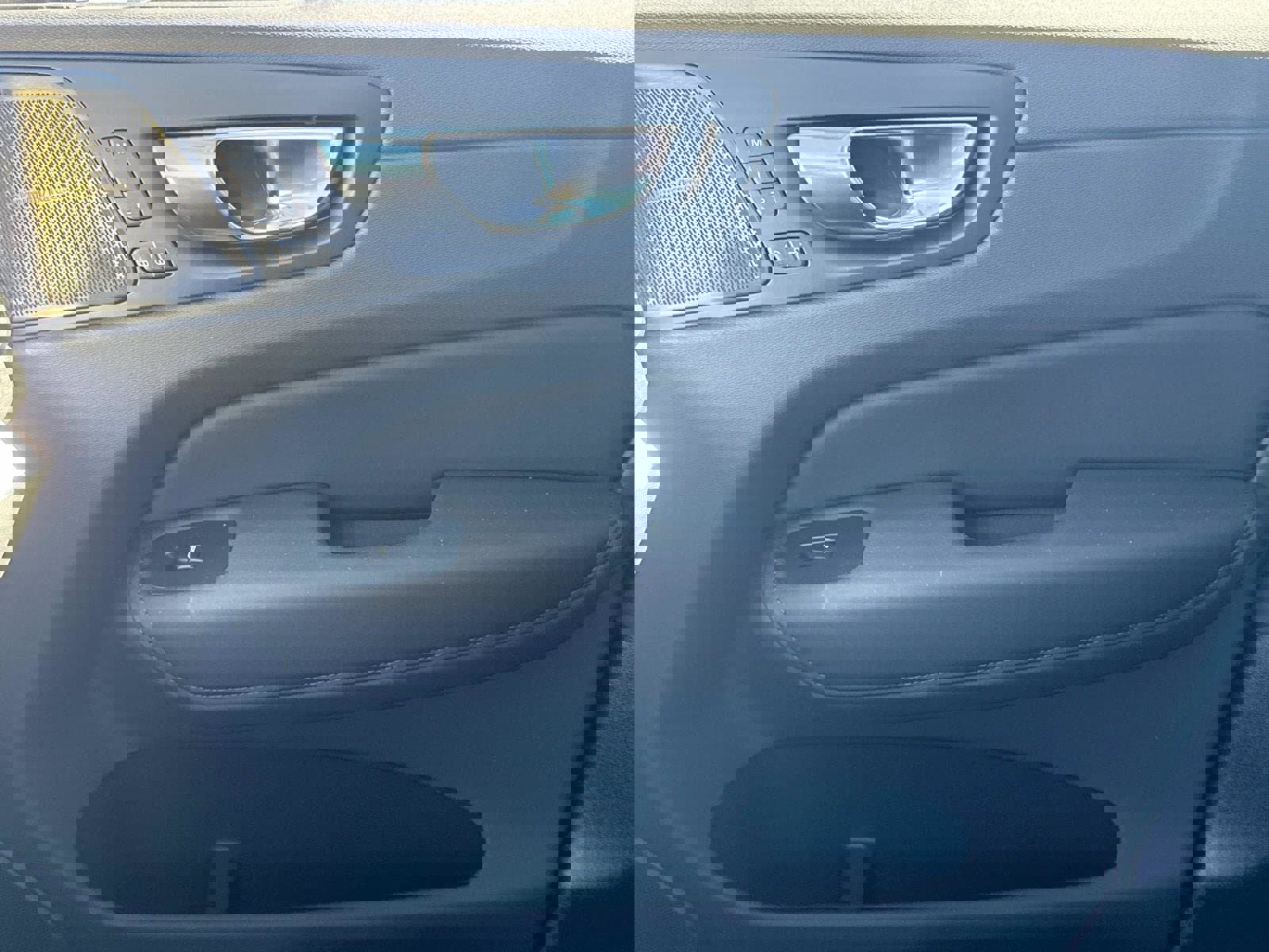 New 2026 Volvo XC60 B5 Ultra w/ Climate Package image 21