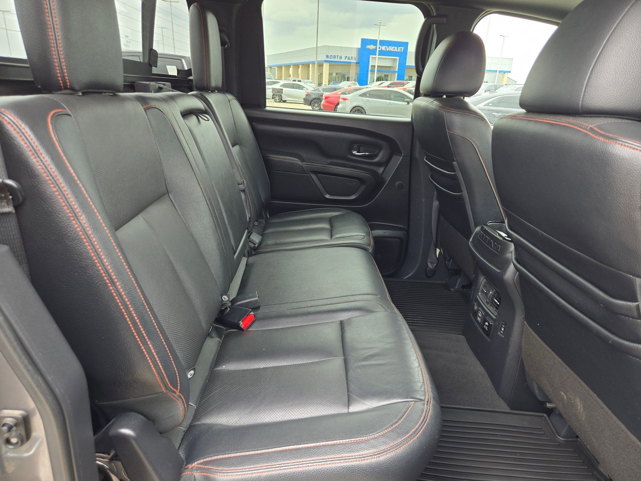 Used 2021 Nissan Titan PRO-4X w/ Pro-4x Convenience Package image 18