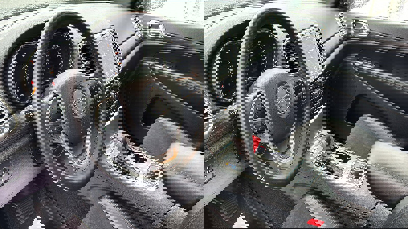 Certified 2022 Jeep Grand Cherokee Laredo X image 23