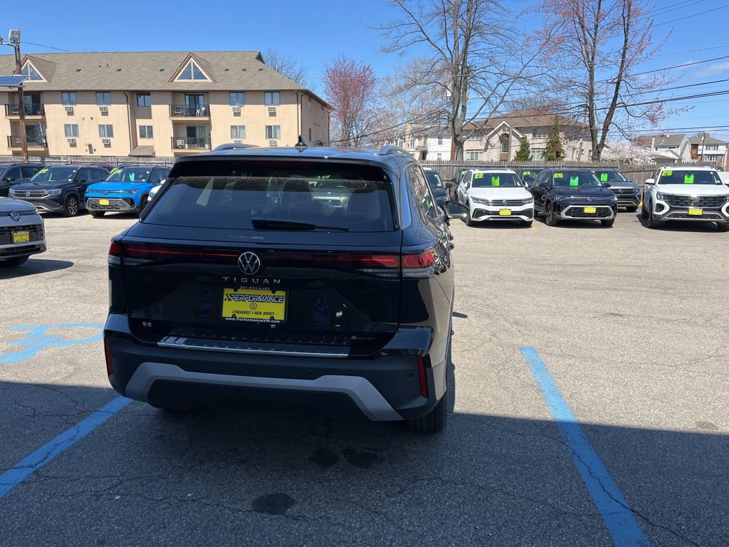 New 2025 Volkswagen Tiguan SE image 12