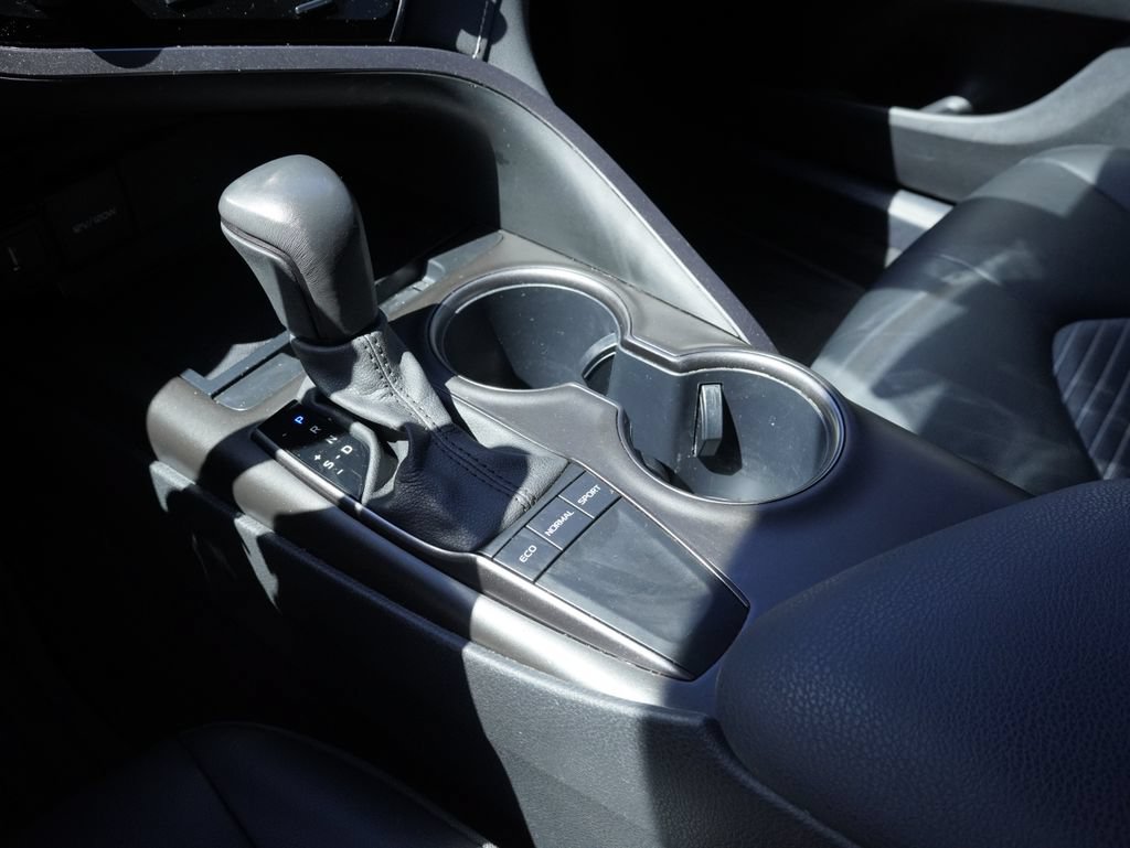 Used 2024 Toyota Camry SE FWD image 19