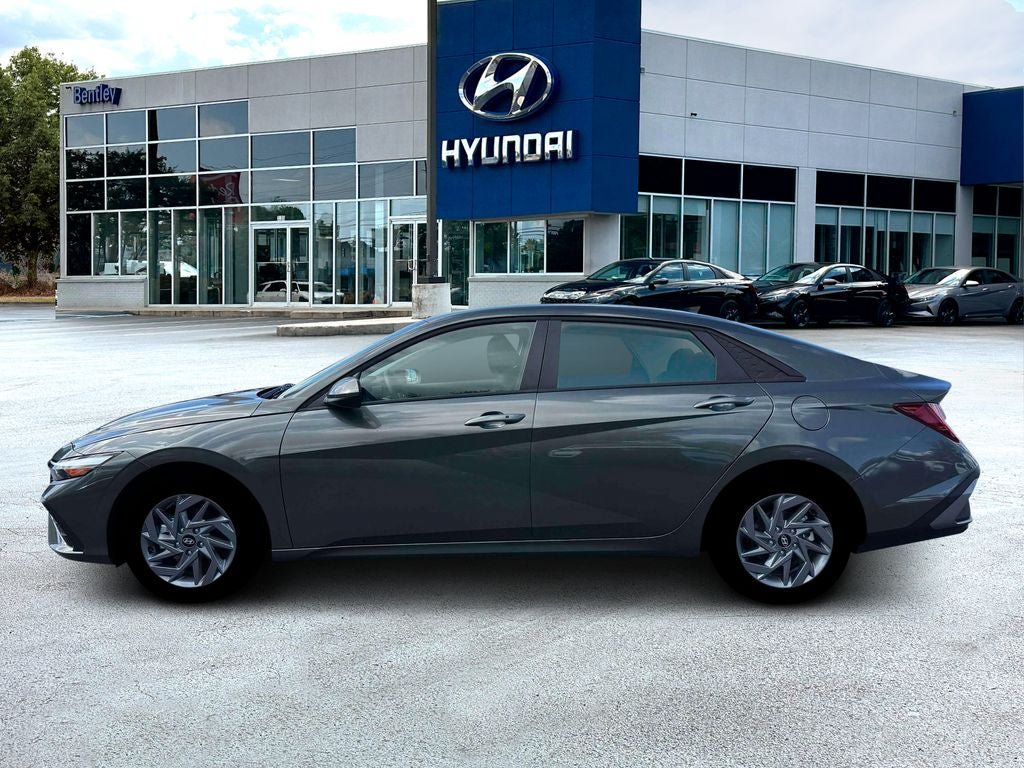 New 2026 Hyundai Elantra Hybrid FWD image 4