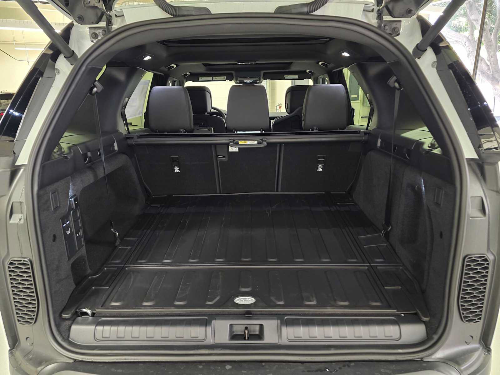 New 2026 Land Rover Discovery S AWD/4WD image 13