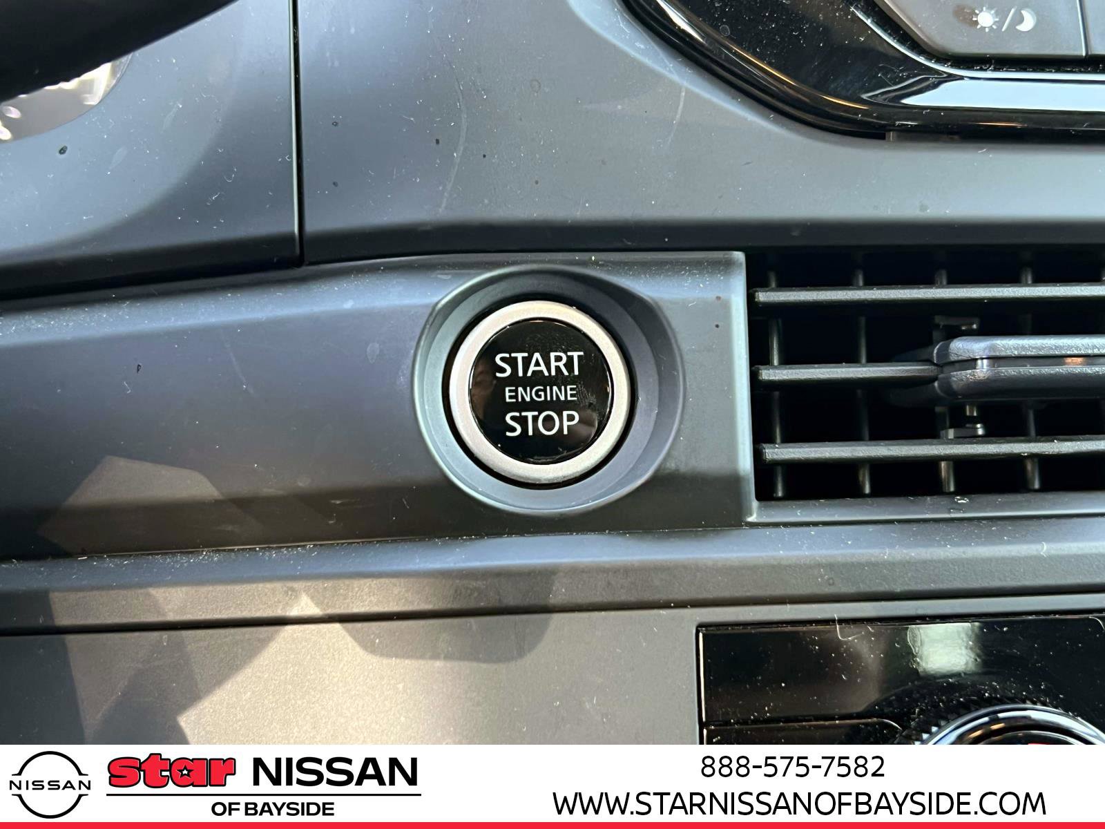 Used 2024 Nissan Pathfinder S image 24