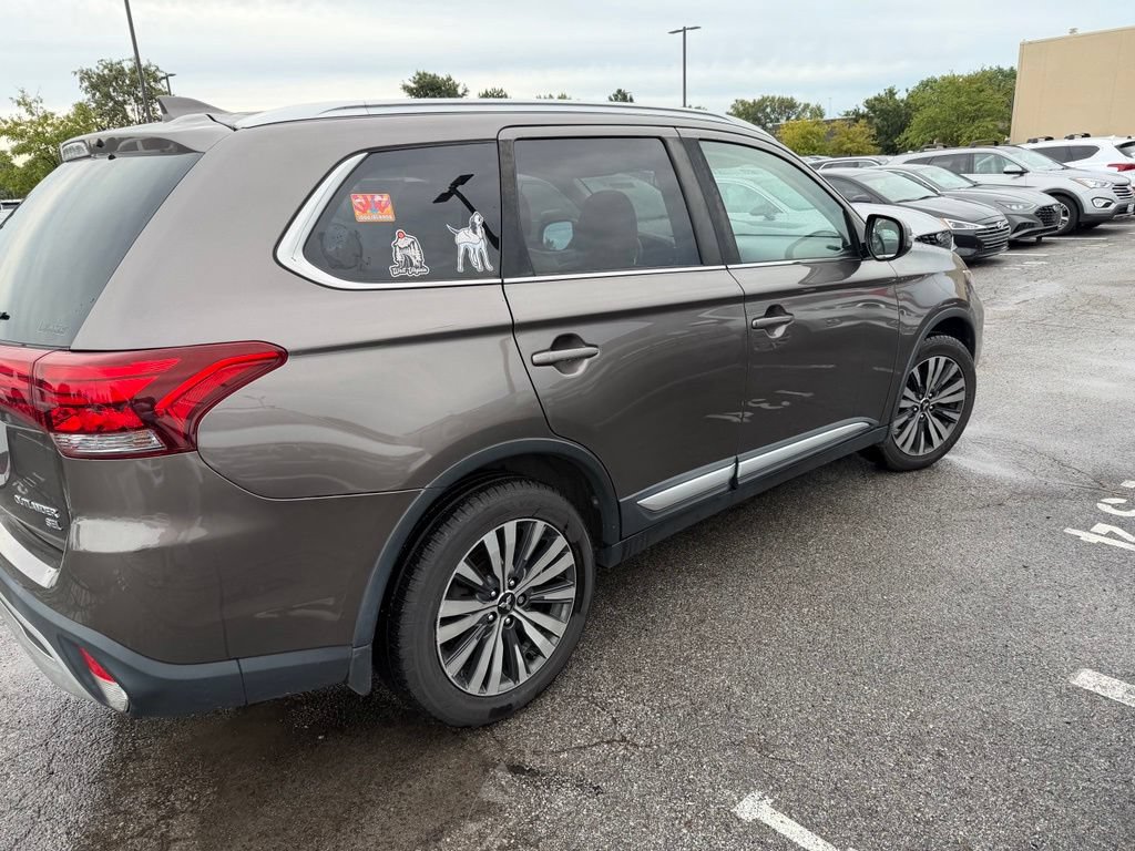 Used 2019 Mitsubishi Outlander SEL AWD/4WD image 3