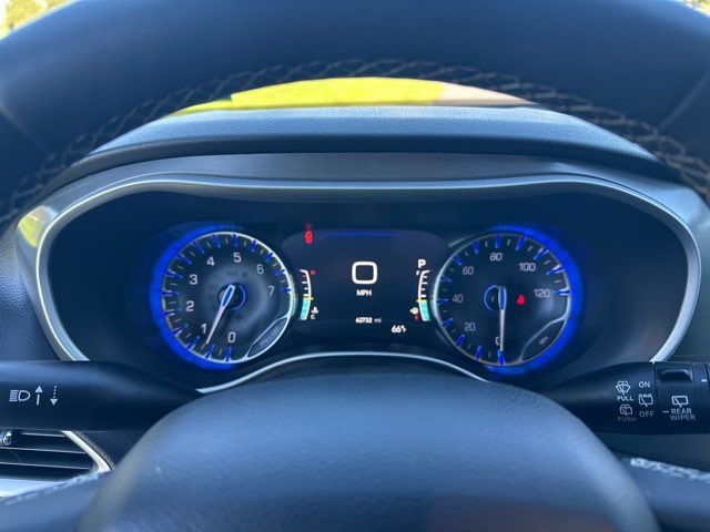 Used 2025 Chrysler Pacifica Select FWD image 12