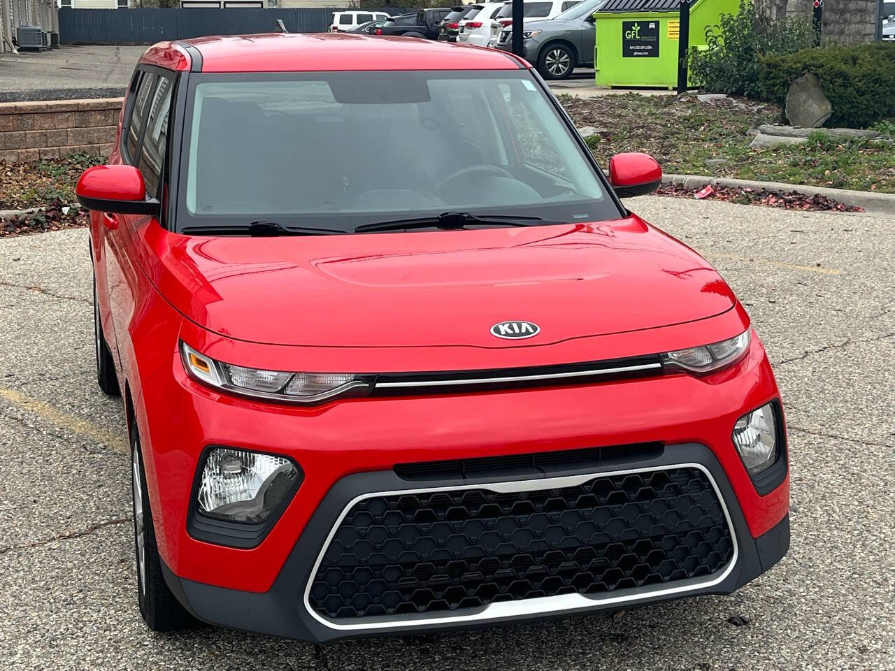 Used 2020 Kia Soul LX image 2