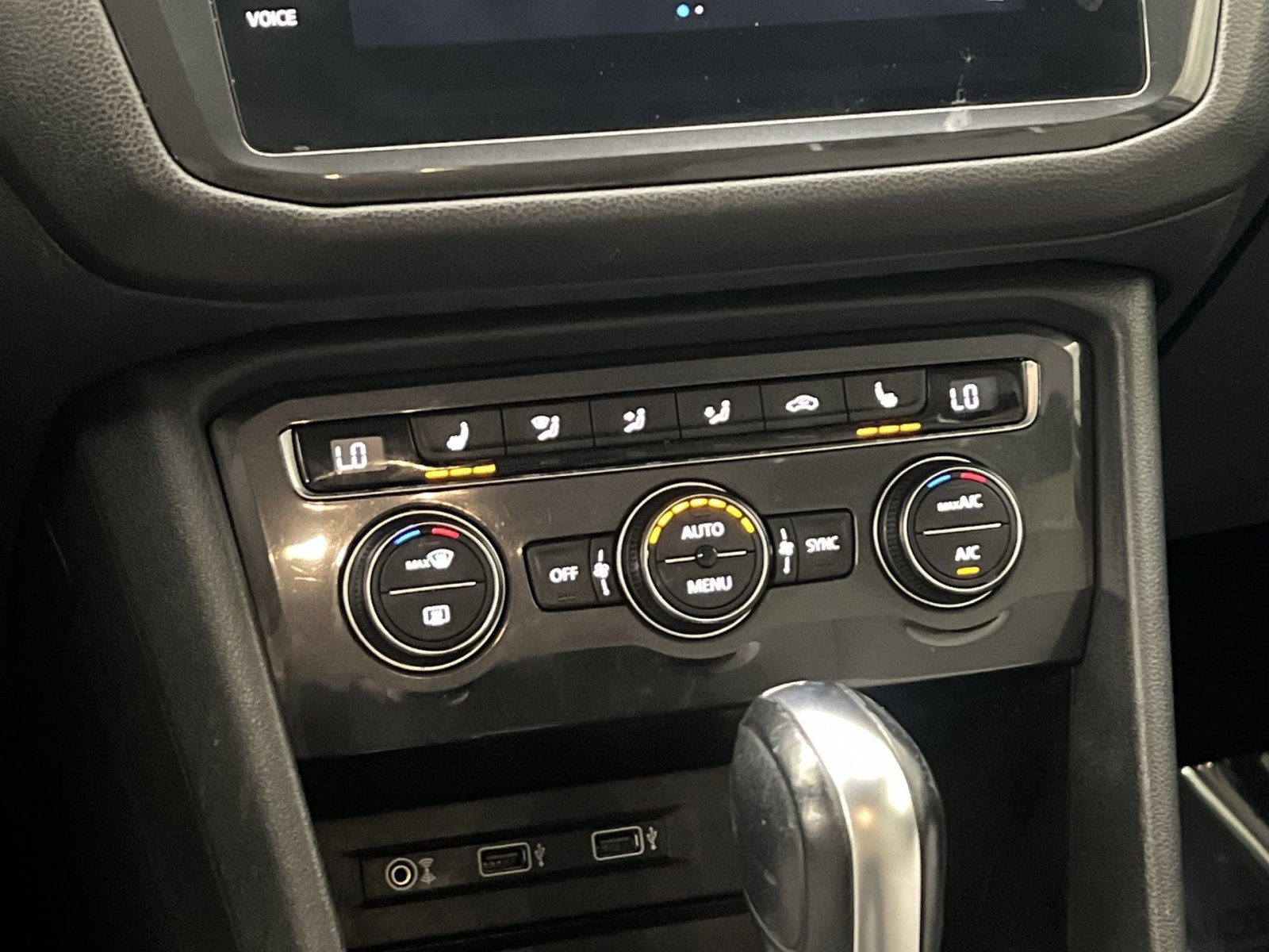 Used 2018 Volkswagen Tiguan SE AWD/4WD image 19
