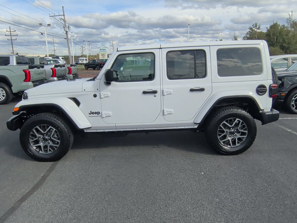 Used 2026 Jeep Wrangler Unlimited Sahara AWD/4WD image 5