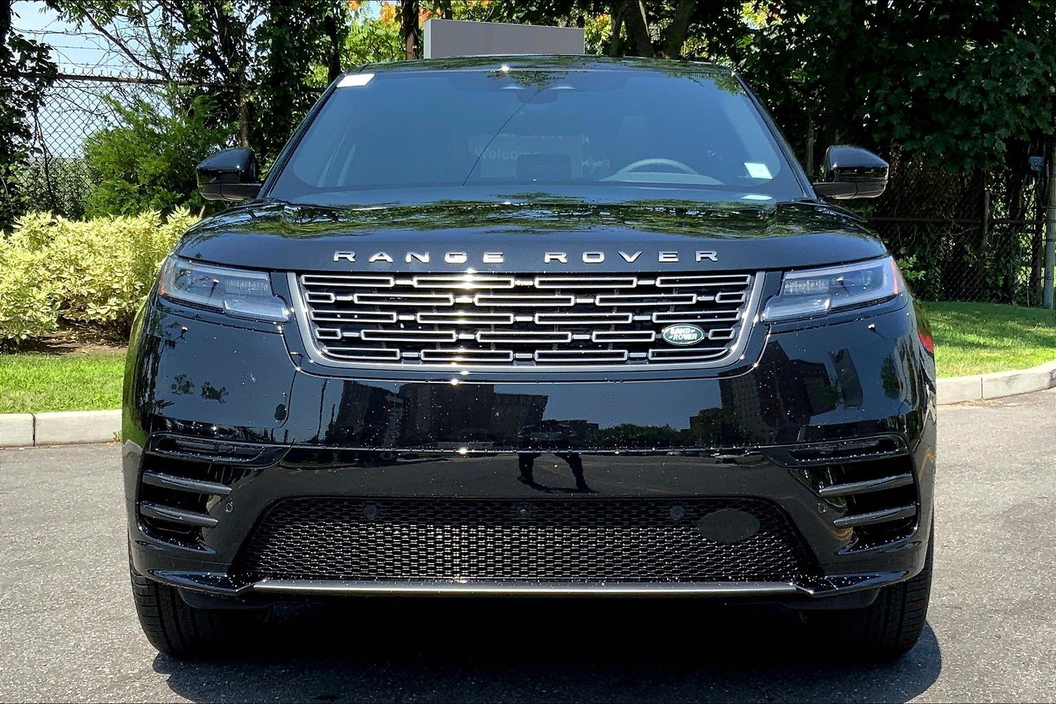 New 2026 Land Rover Range Rover Velar Dynamic SE image 3