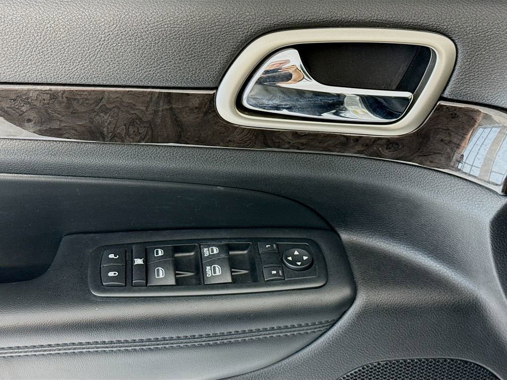 Used 2012 Jeep Grand Cherokee Laredo w/ Laredo E Group image 22