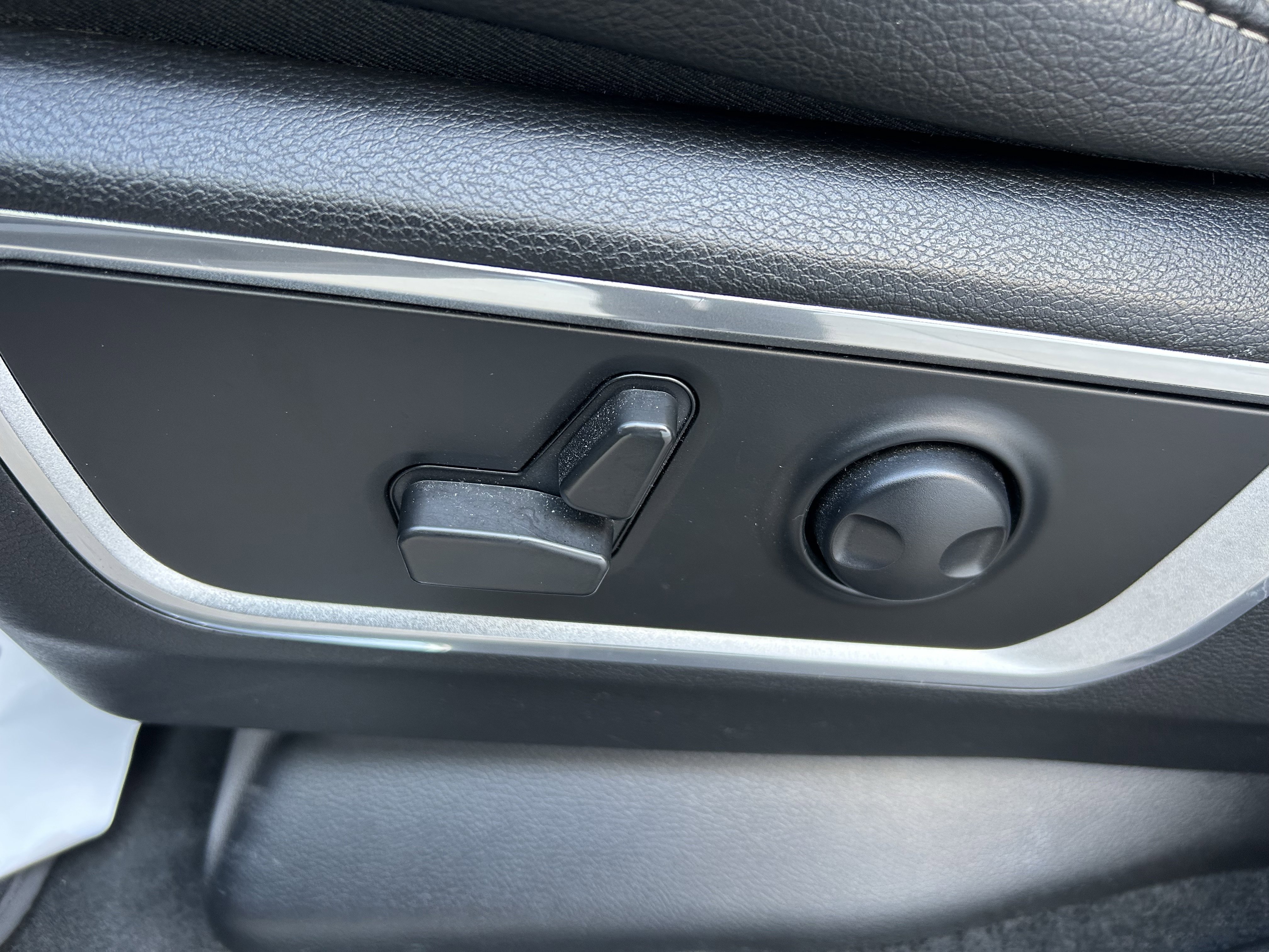 Used 2022 RAM 1500 Laramie w/ Sport Appearance Package AWD/4WD image 18