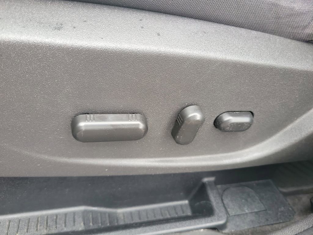 Used 2017 Ford Escape SE w/ Equipment Group 201A image 6