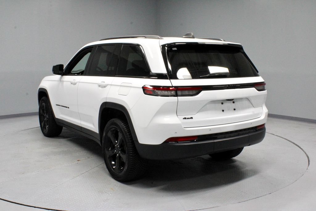 Used 2023 Jeep Grand Cherokee Altitude AWD/4WD image 8