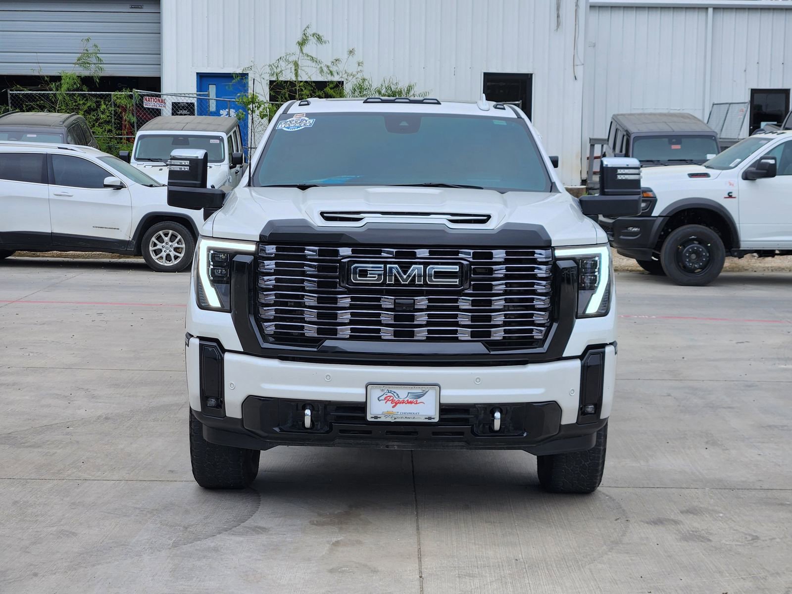Used 2025 GMC Sierra 2500 Denali Ultimate image 6