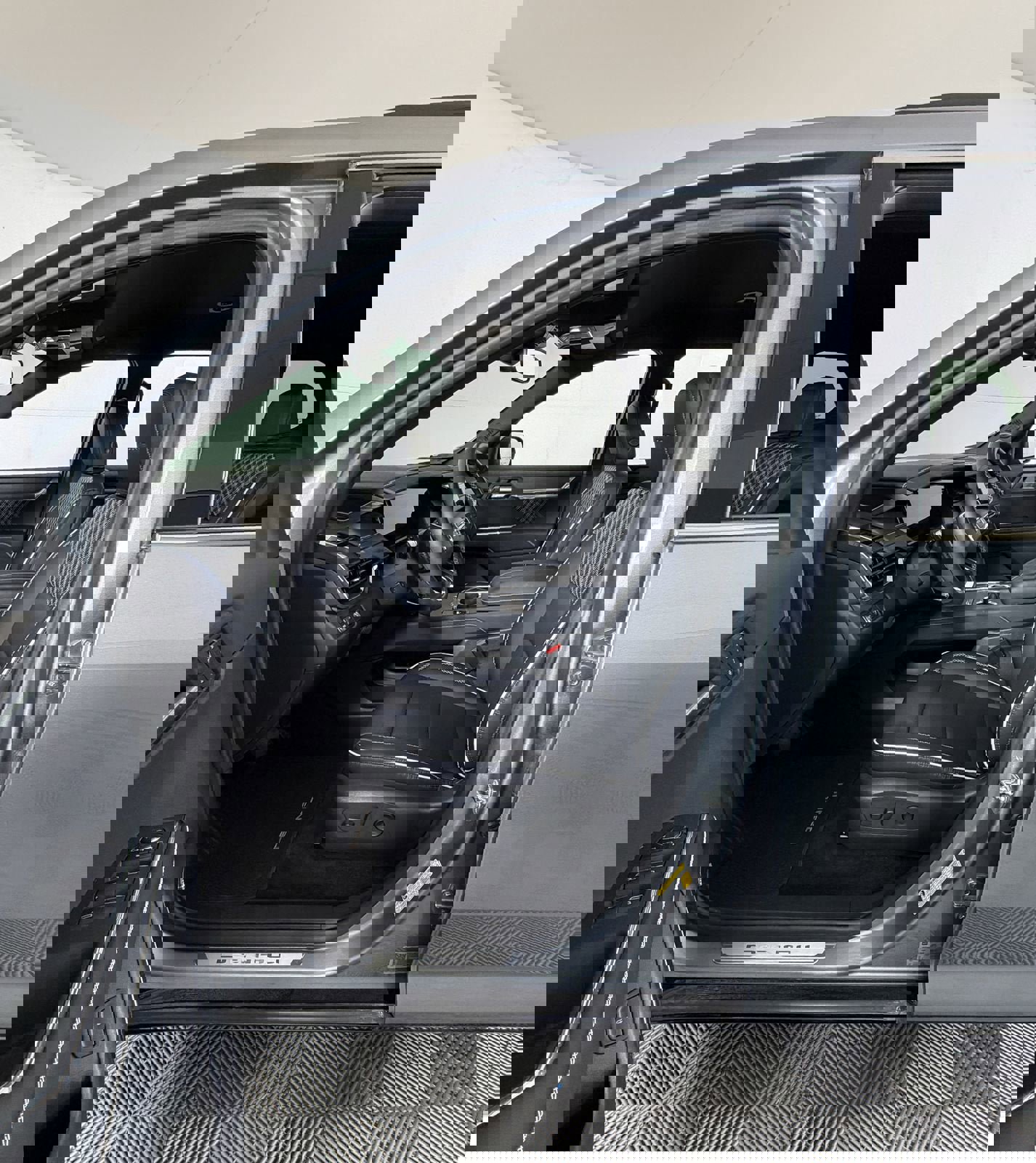 Certified 2025 GMC Acadia Denali image 10