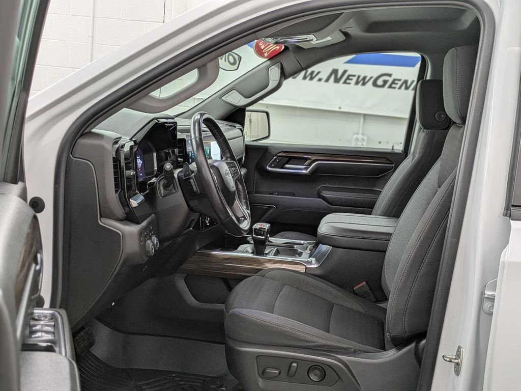 Used 2023 Chevrolet Silverado 1500 RST image 4