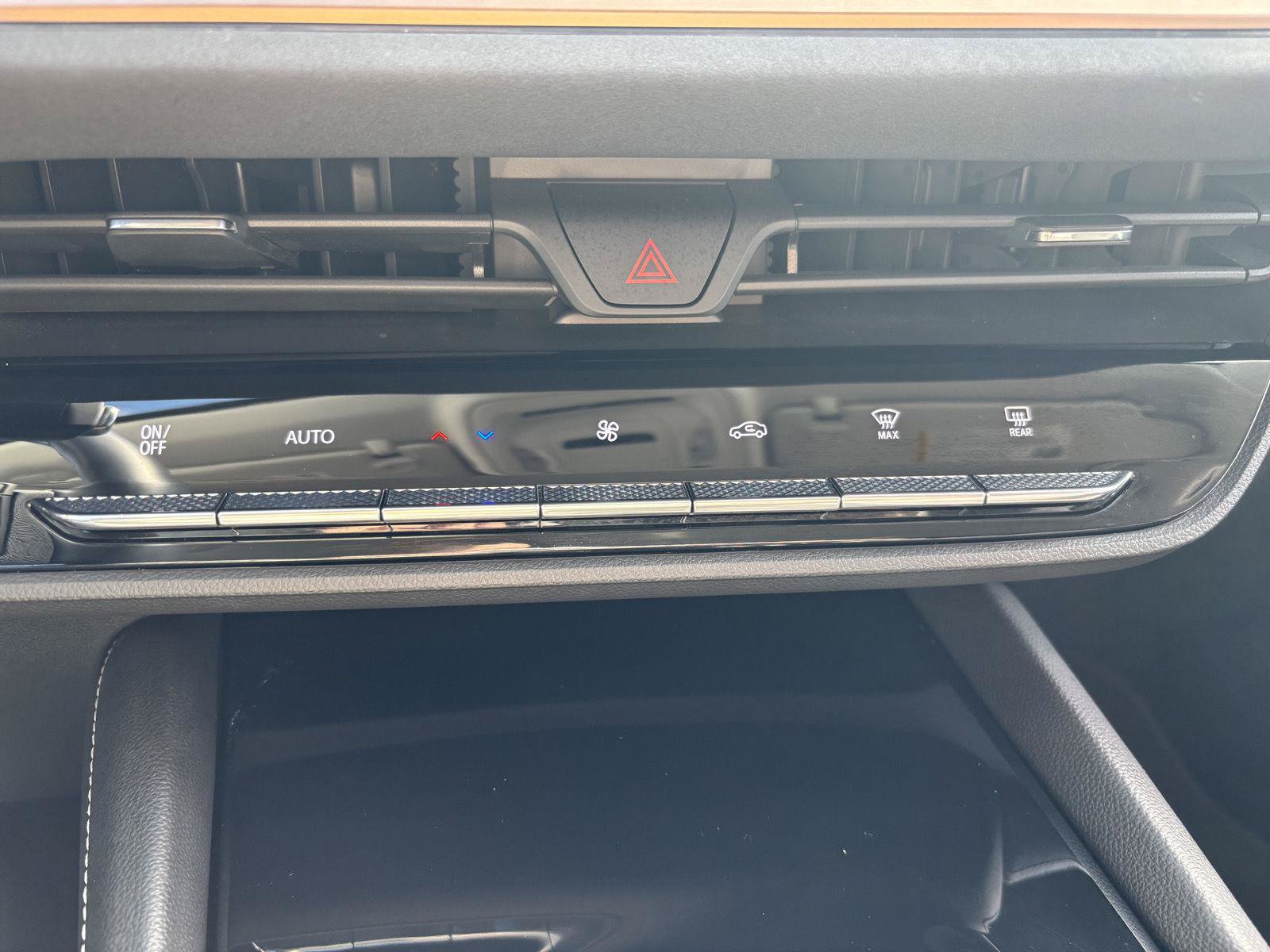Used 2024 Buick Envision Sport Touring AWD/4WD image 27