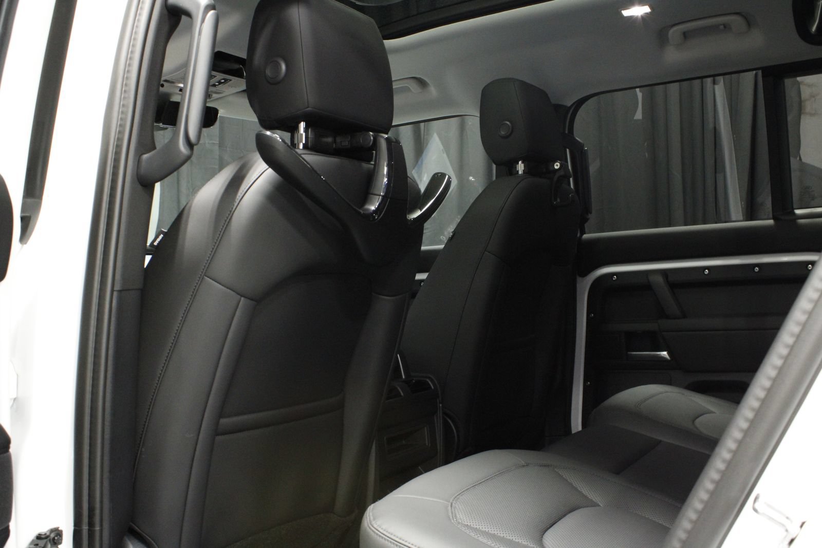 Used 2025 Land Rover Defender 110 S AWD/4WD image 18