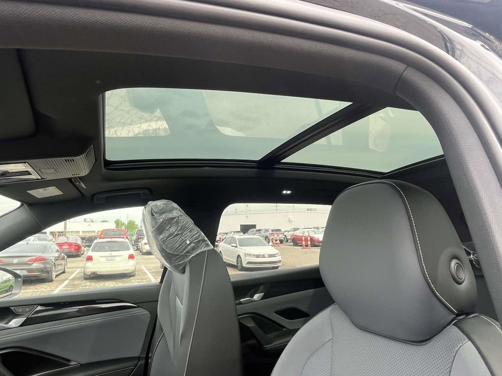 New 2026 Volkswagen Tiguan SE R-Line AWD/4WD image 16