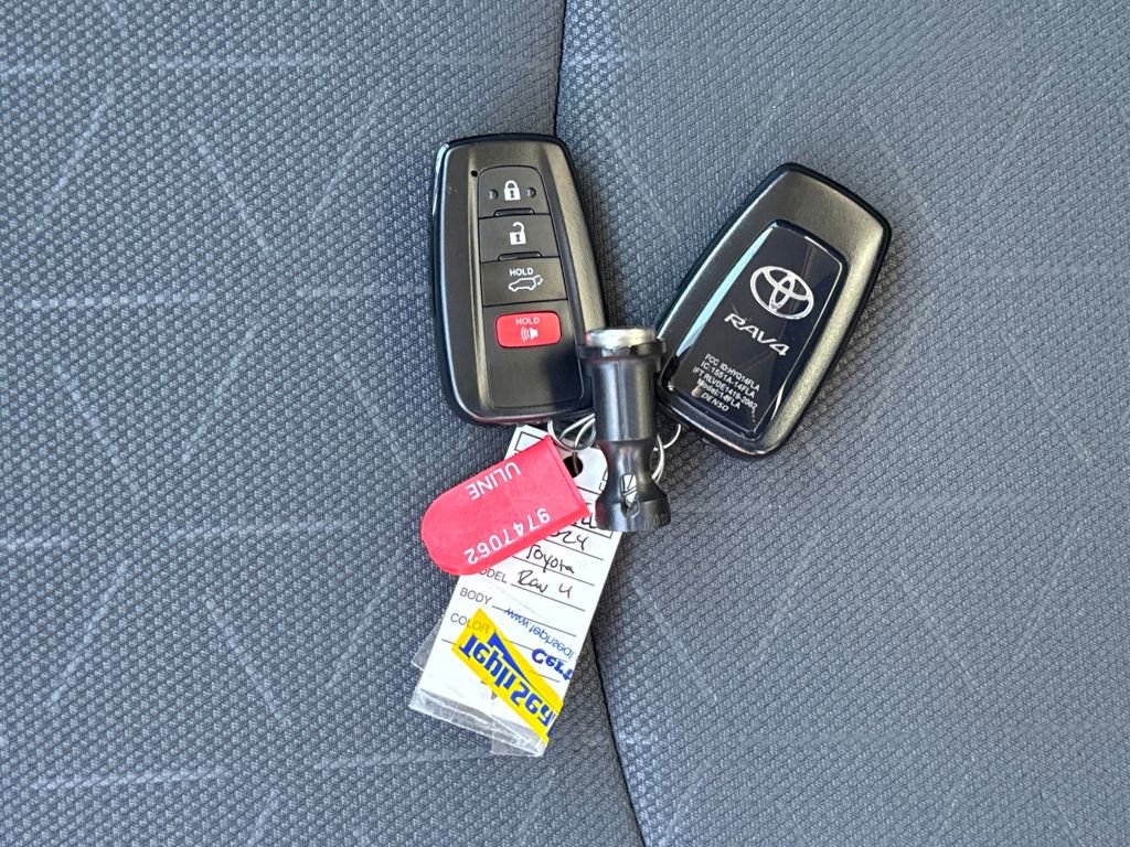 Used 2024 Toyota RAV4 XLE image 29