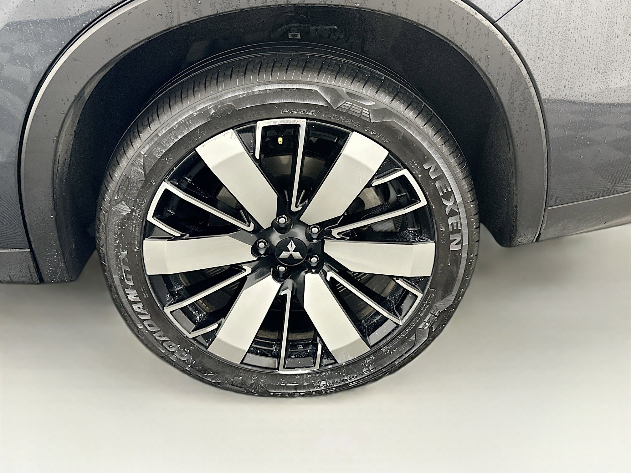 Used 2025 Mitsubishi Outlander SE image 11