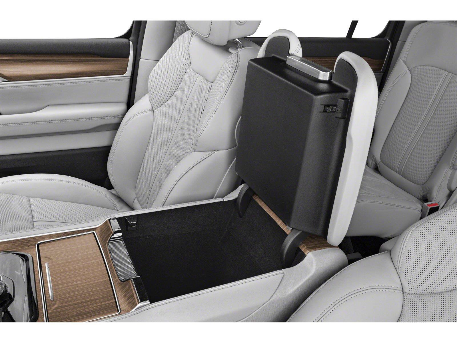 Used 2024 Jeep Wagoneer L Series III w/ Flexible Seating Group AWD/4WD image 9