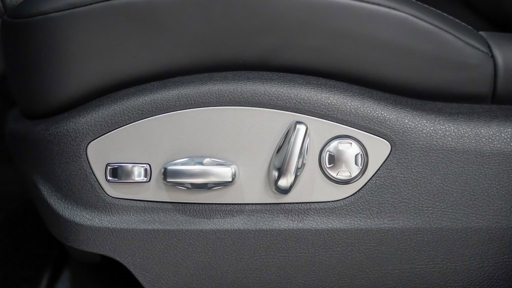 New 2026 Porsche Macan image 23