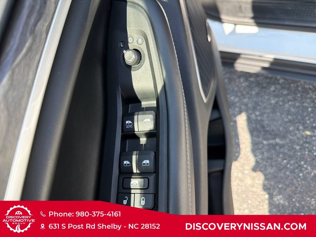 Used 2022 Jeep Grand Cherokee Limited AWD/4WD image 12