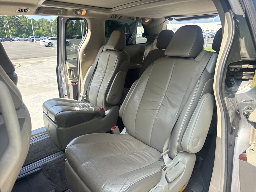 Used 2011 Toyota Sienna Limited FWD image 31
