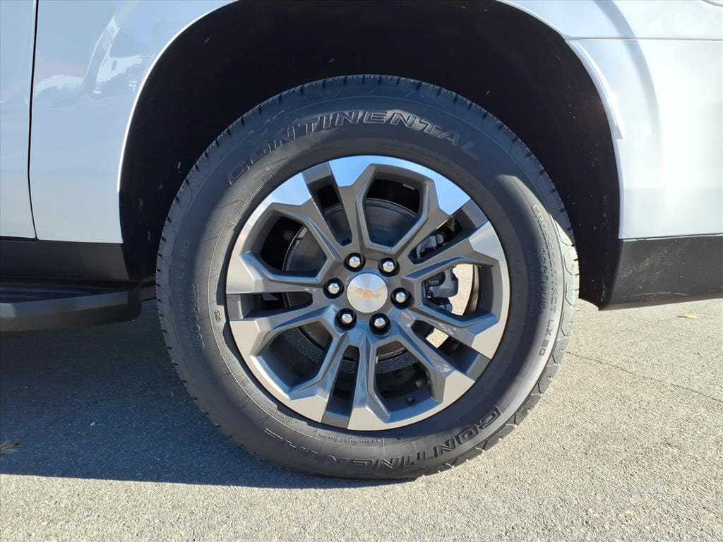 New 2026 Chevrolet Suburban LS RWD image 29