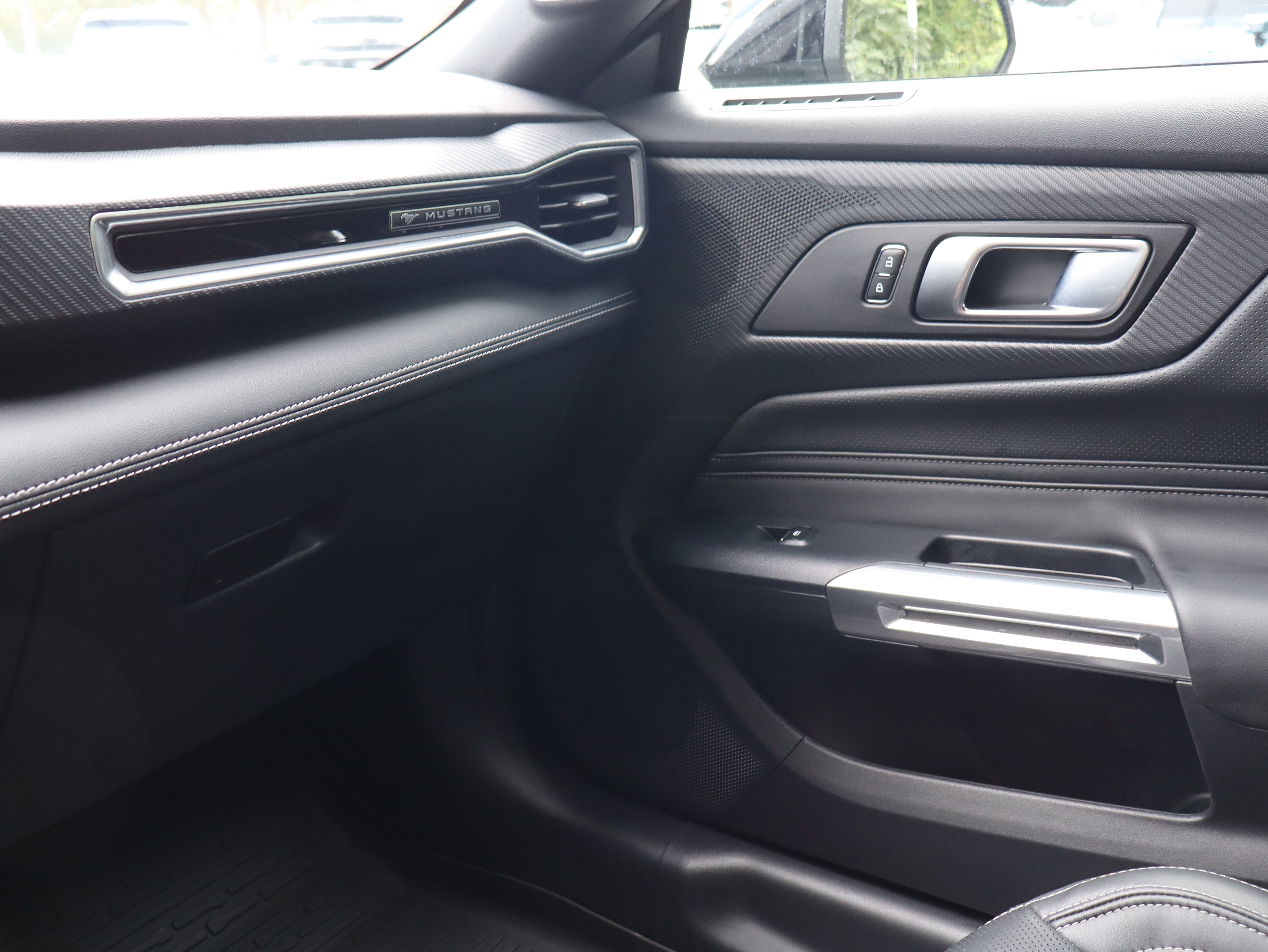 Used 2025 Ford Mustang GT Premium RWD image 44