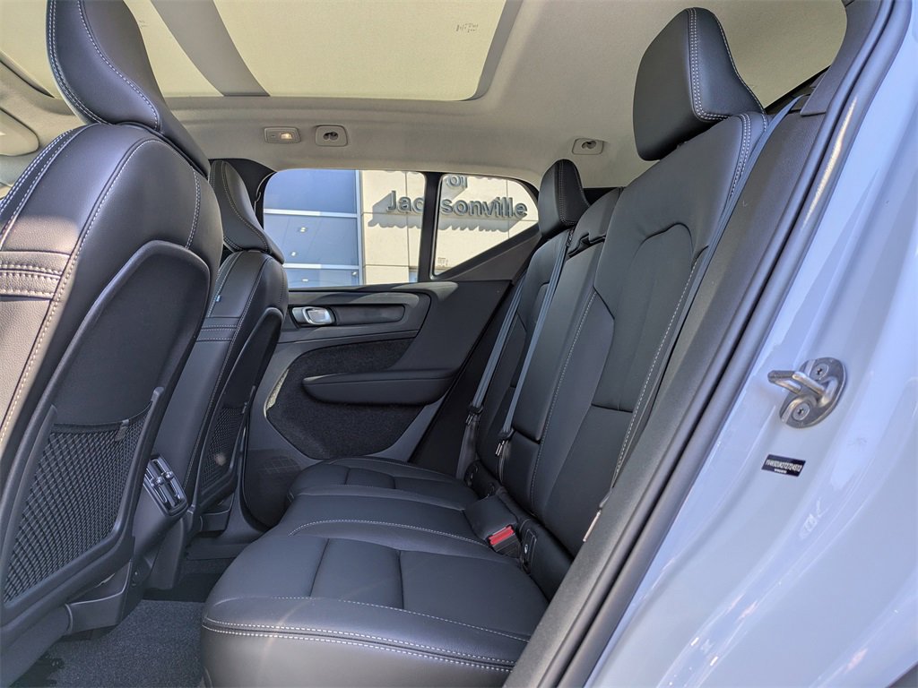 Used 2026 Volvo XC40 B4 Core image 15