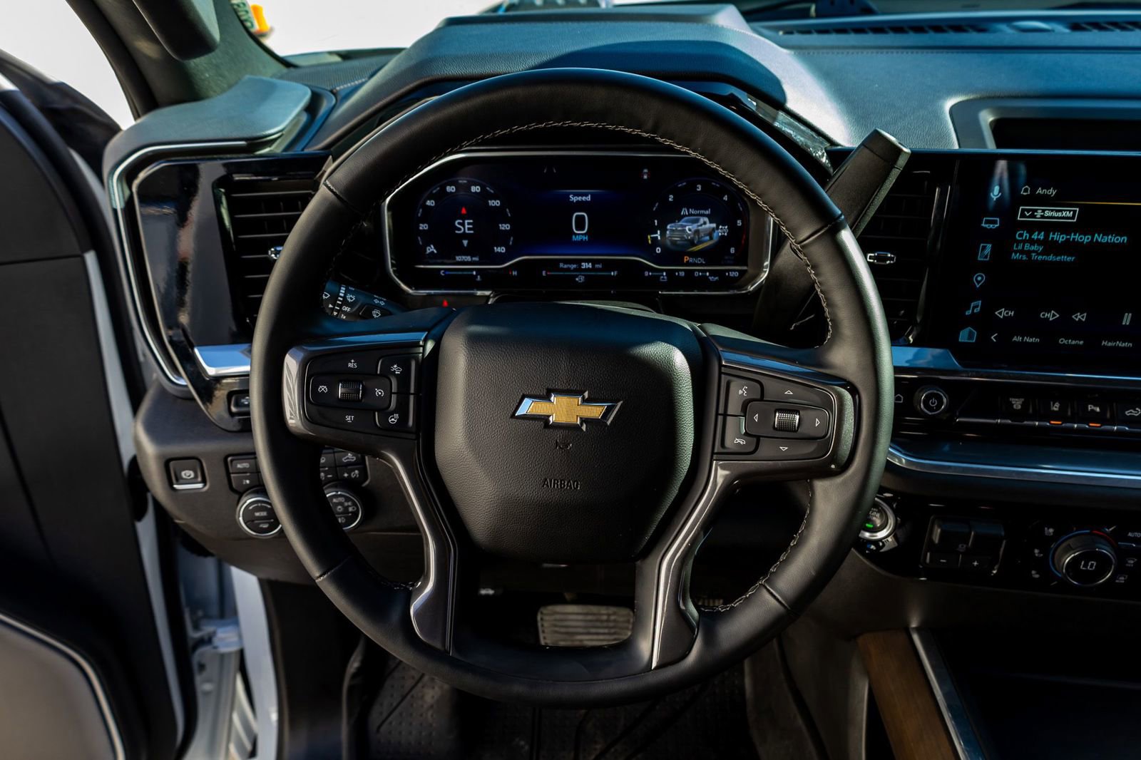 Used 2025 Chevrolet Silverado 2500 High Country w/ Technology Package image 18