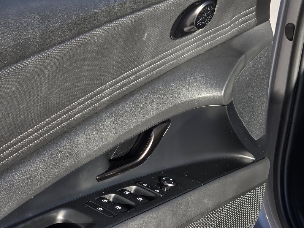 Used 2025 Hyundai Elantra Sport FWD image 11