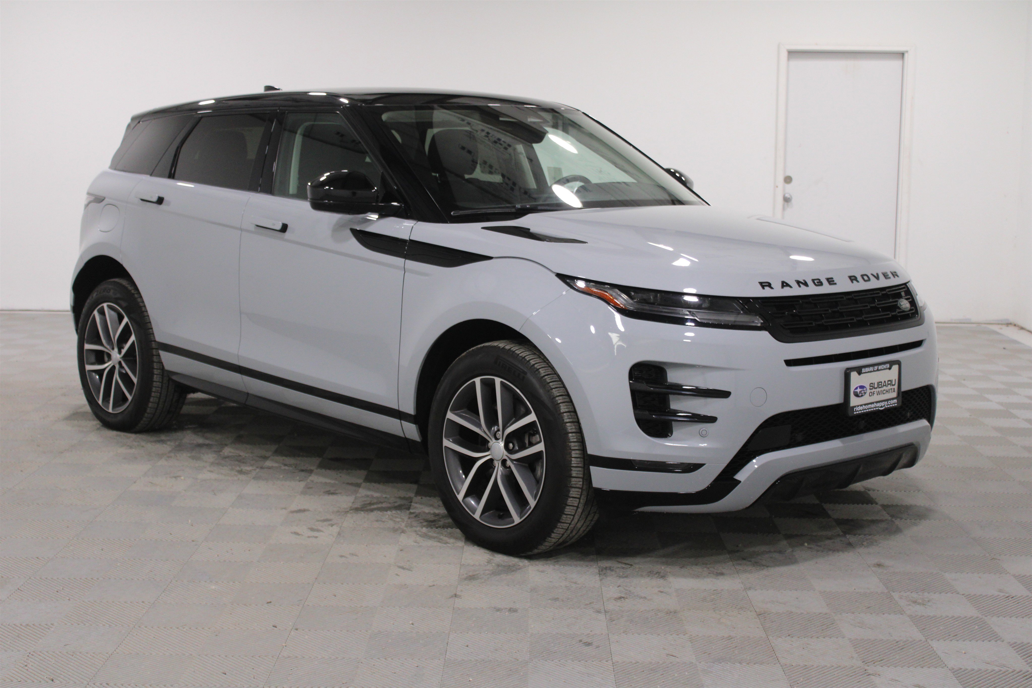 Used 2024 Land Rover Range Rover Evoque Dynamic SE image 1