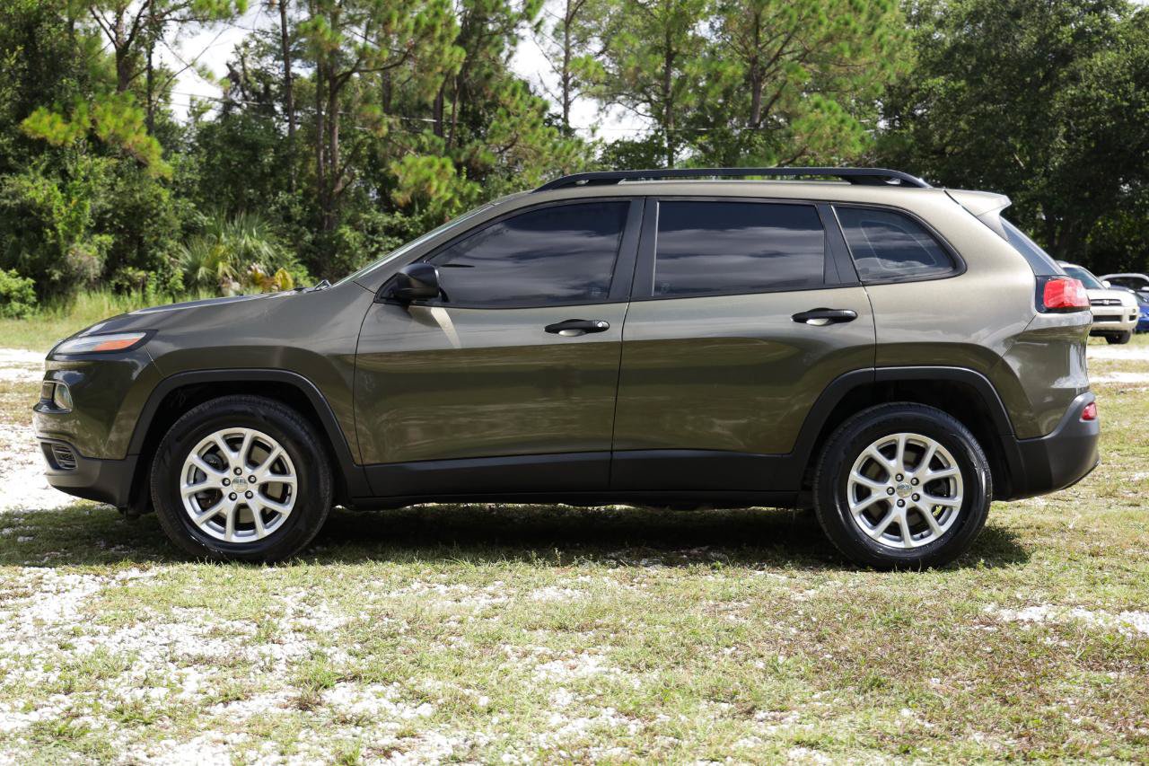 Used 2015 Jeep Cherokee Sport w/ Sport Appearance Group AWD/4WD image 3
