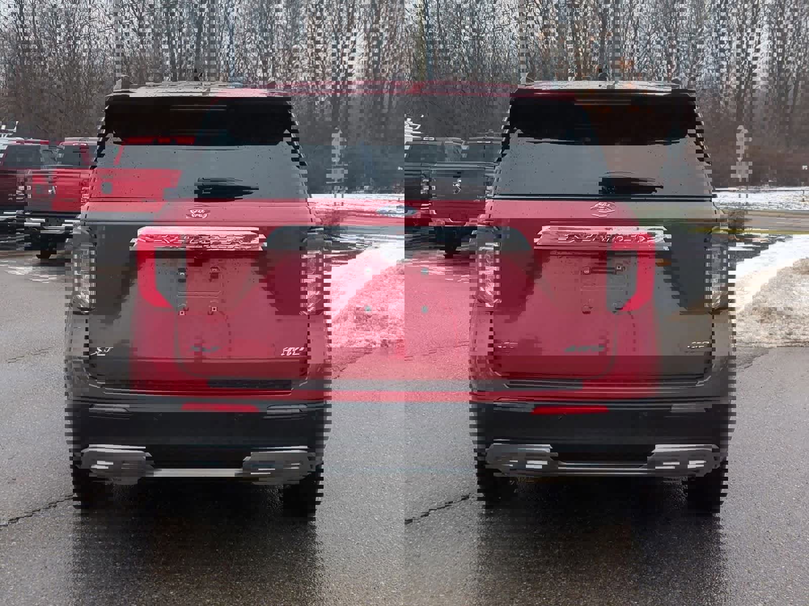 Used 2022 Ford Explorer XLT w/ Equipment Group 202A image 7