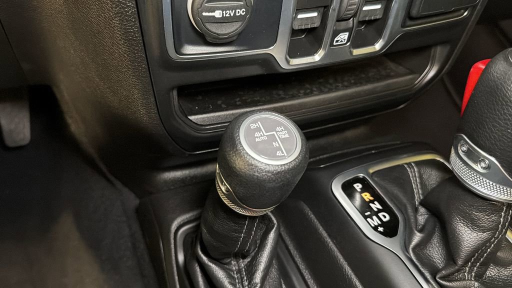 Used 2025 Jeep Wrangler Unlimited Sahara w/ Safety Group AWD/4WD image 29