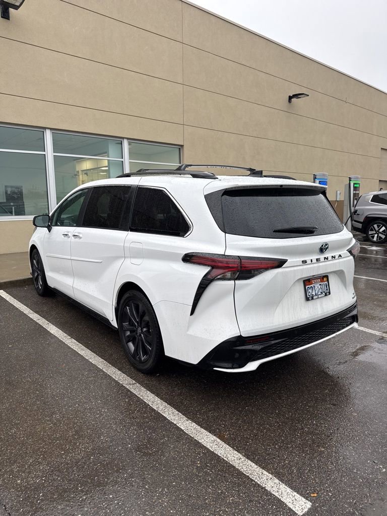 Used 2022 Toyota Sienna XSE w/ XSE Plus Package image 7