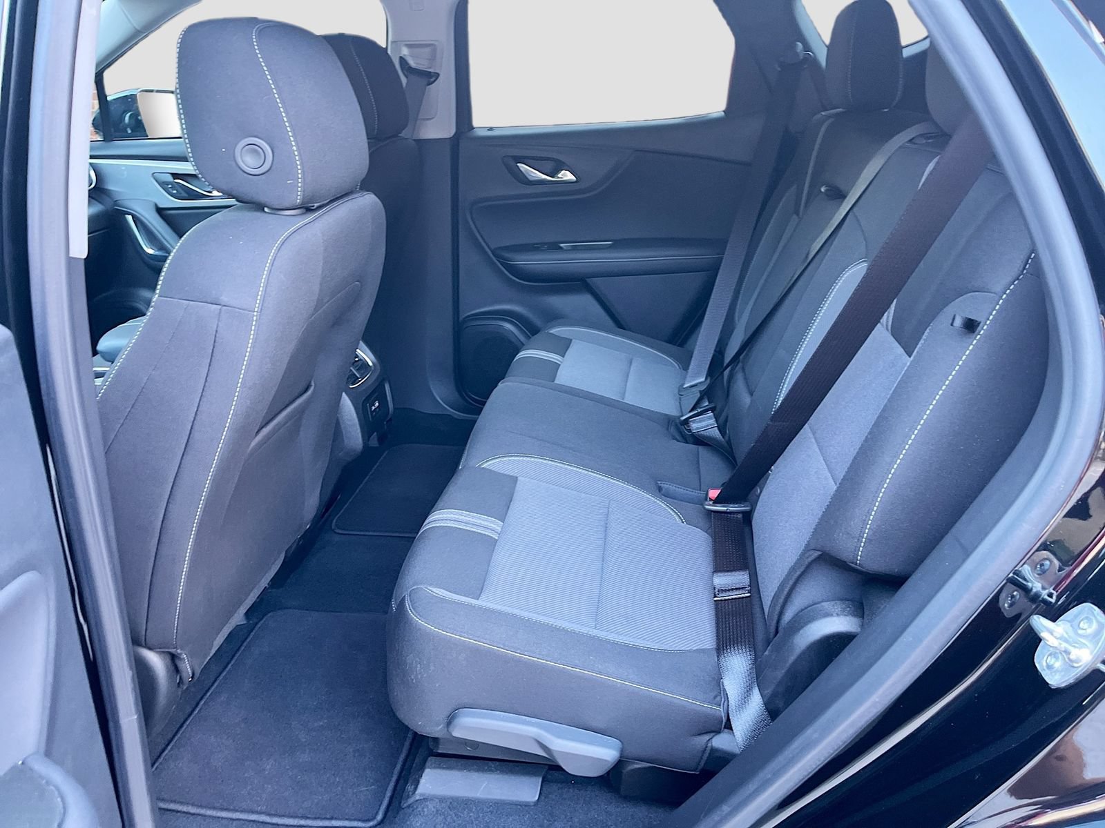 Used 2025 Chevrolet Blazer LT FWD image 23