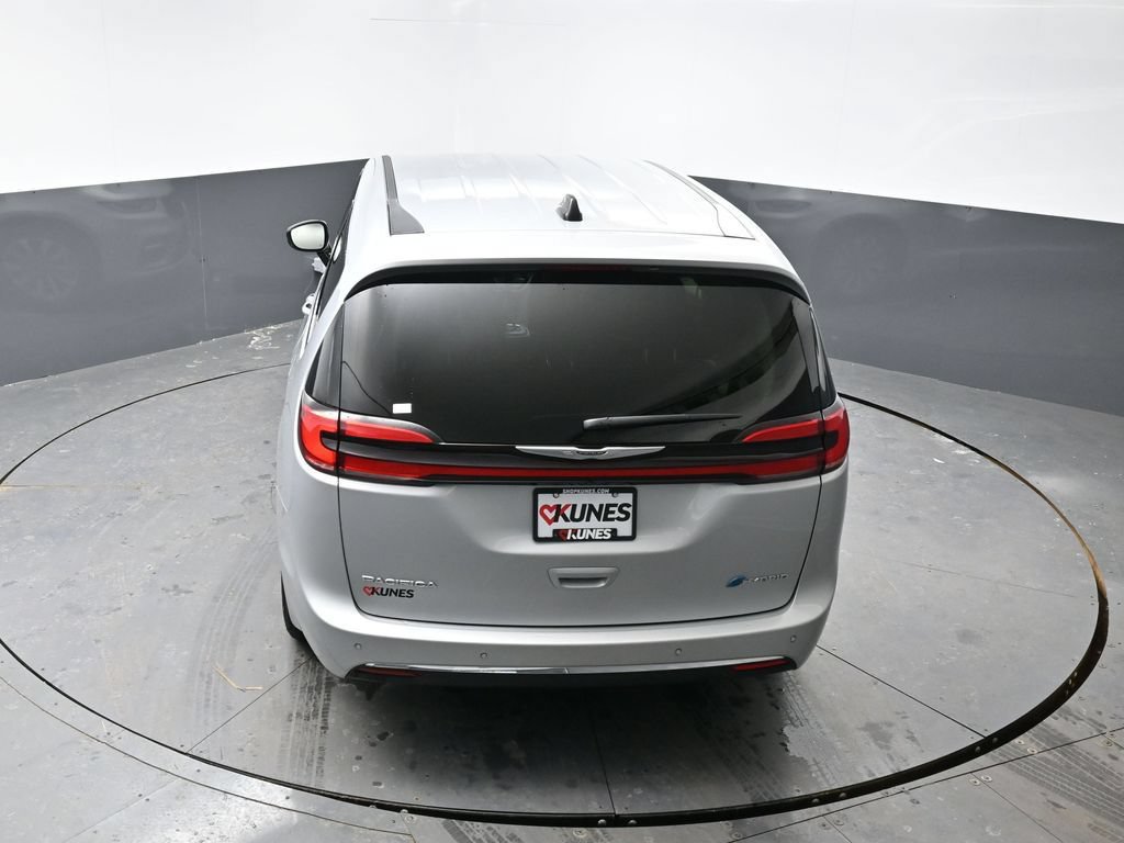 Used 2024 Chrysler Pacifica Limited FWD image 47
