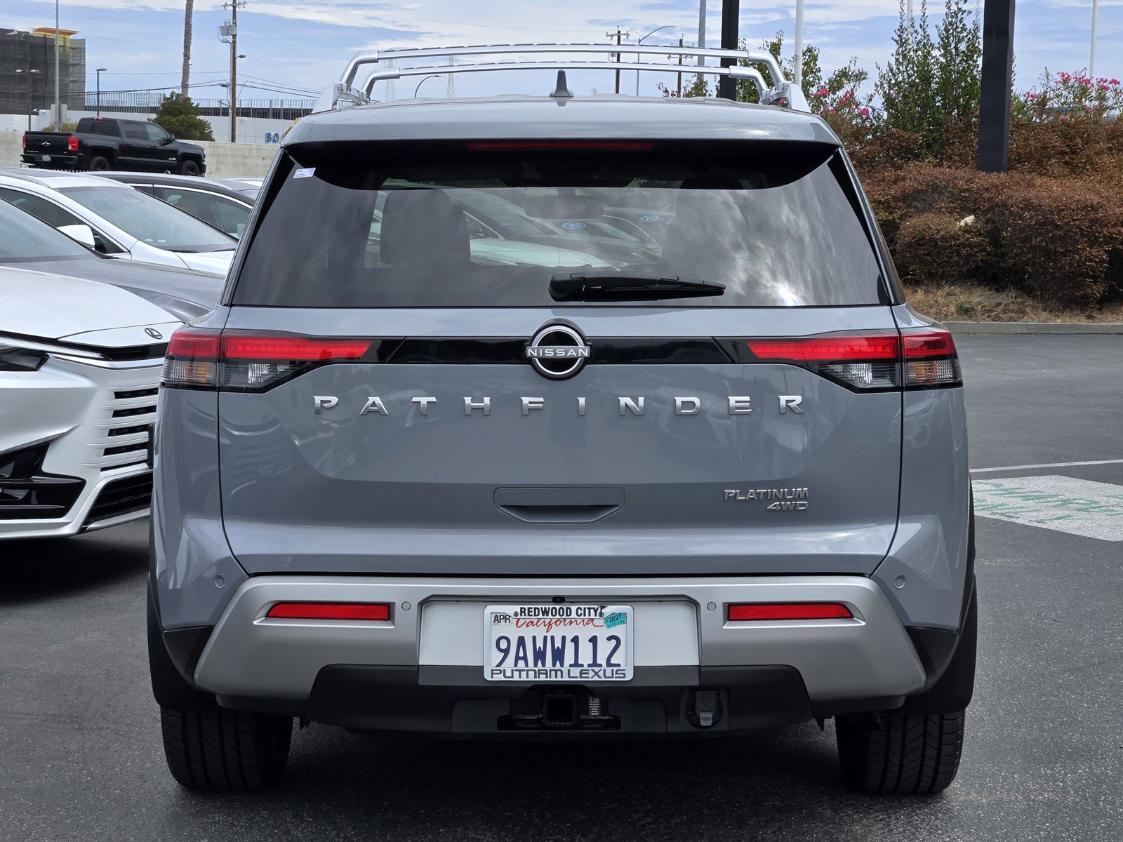 Used 2022 Nissan Pathfinder Platinum w/ Cargo Package AWD/4WD image 5
