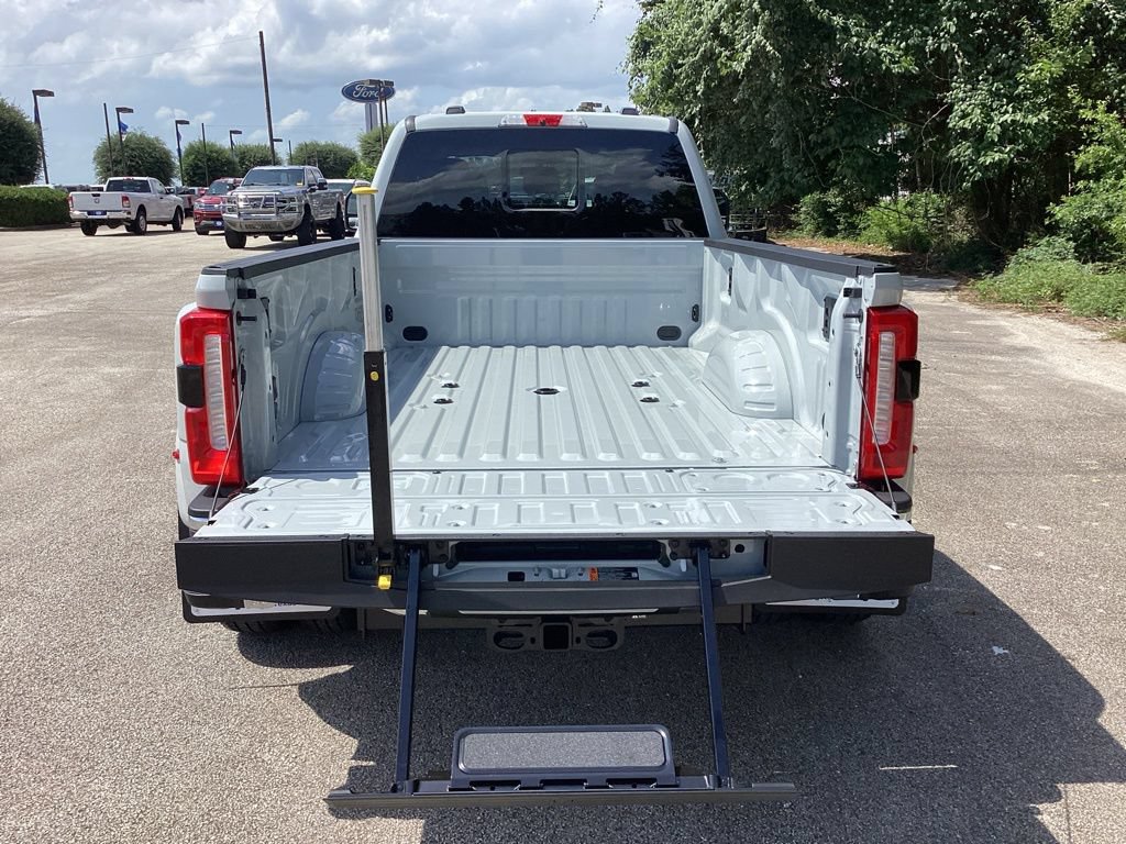 New 2026 Ford F350 Lariat AWD/4WD image 13