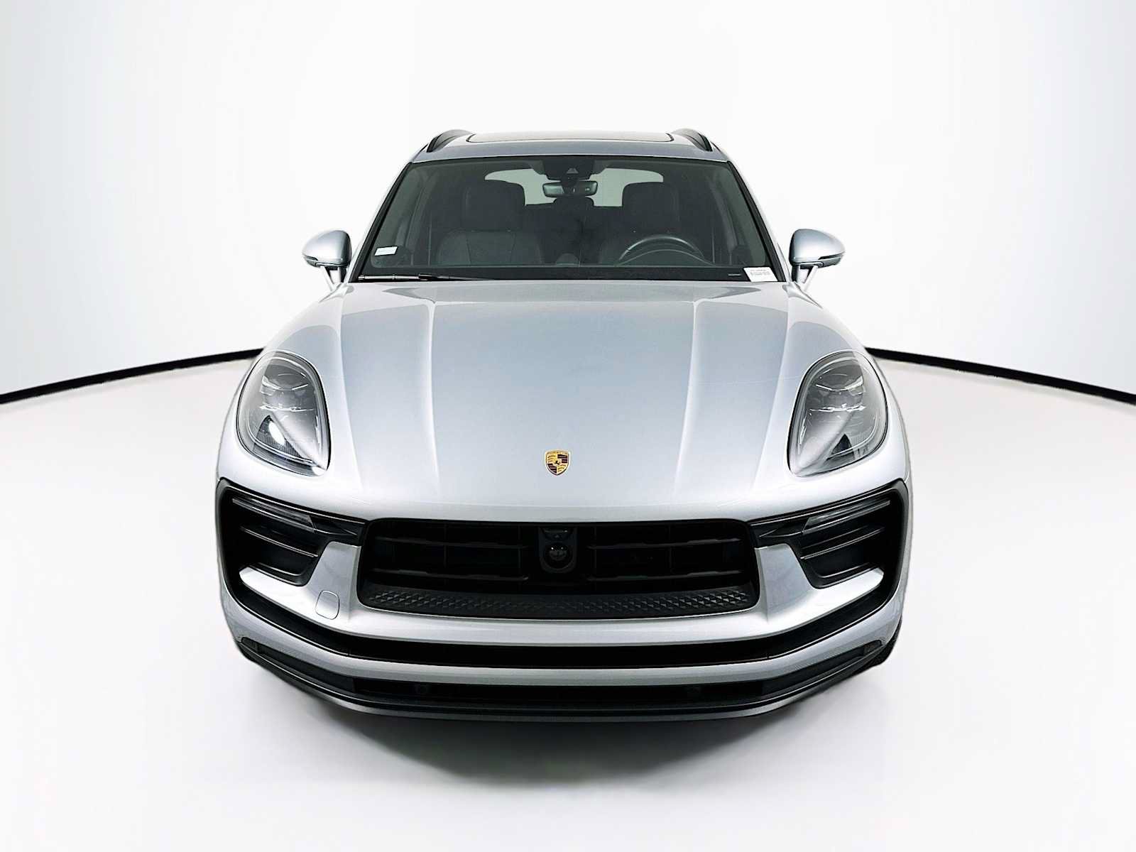 Certified 2026 Porsche Macan AWD/4WD image 6