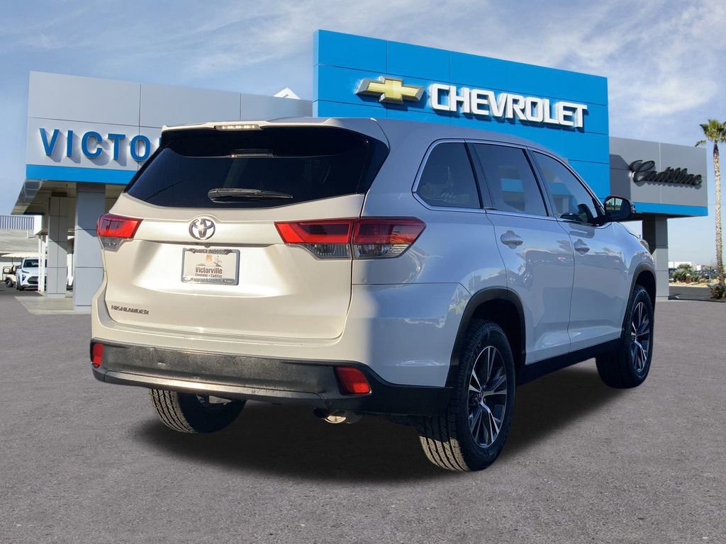 Used 2019 Toyota Highlander LE image 4